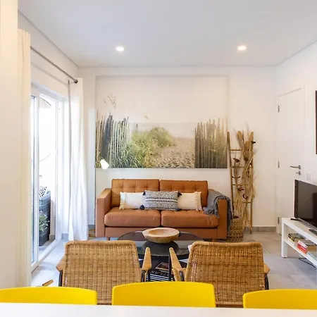 2 Quartos Junto A D. Ana Apartment *