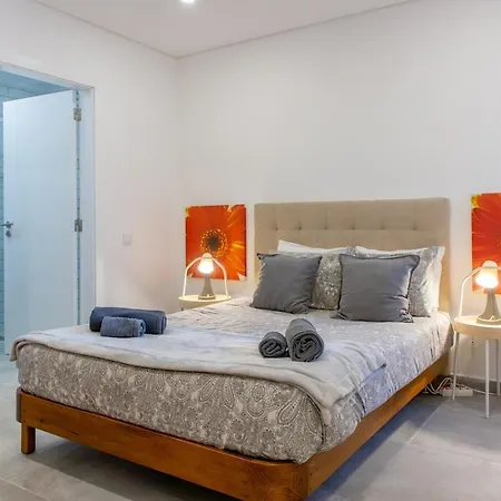 2 Quartos Junto A D. Ana Apartment *